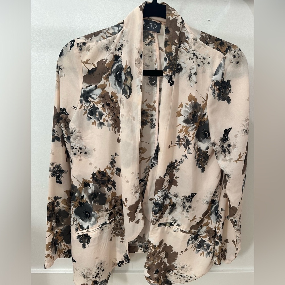 ASTR floral blazer size small